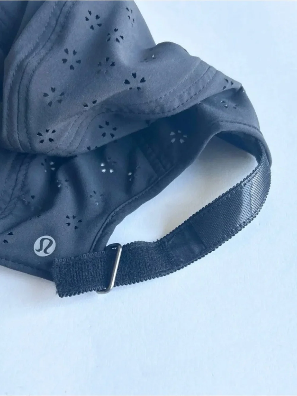 Lululemon Black Adjustable Strap Cap Size M.